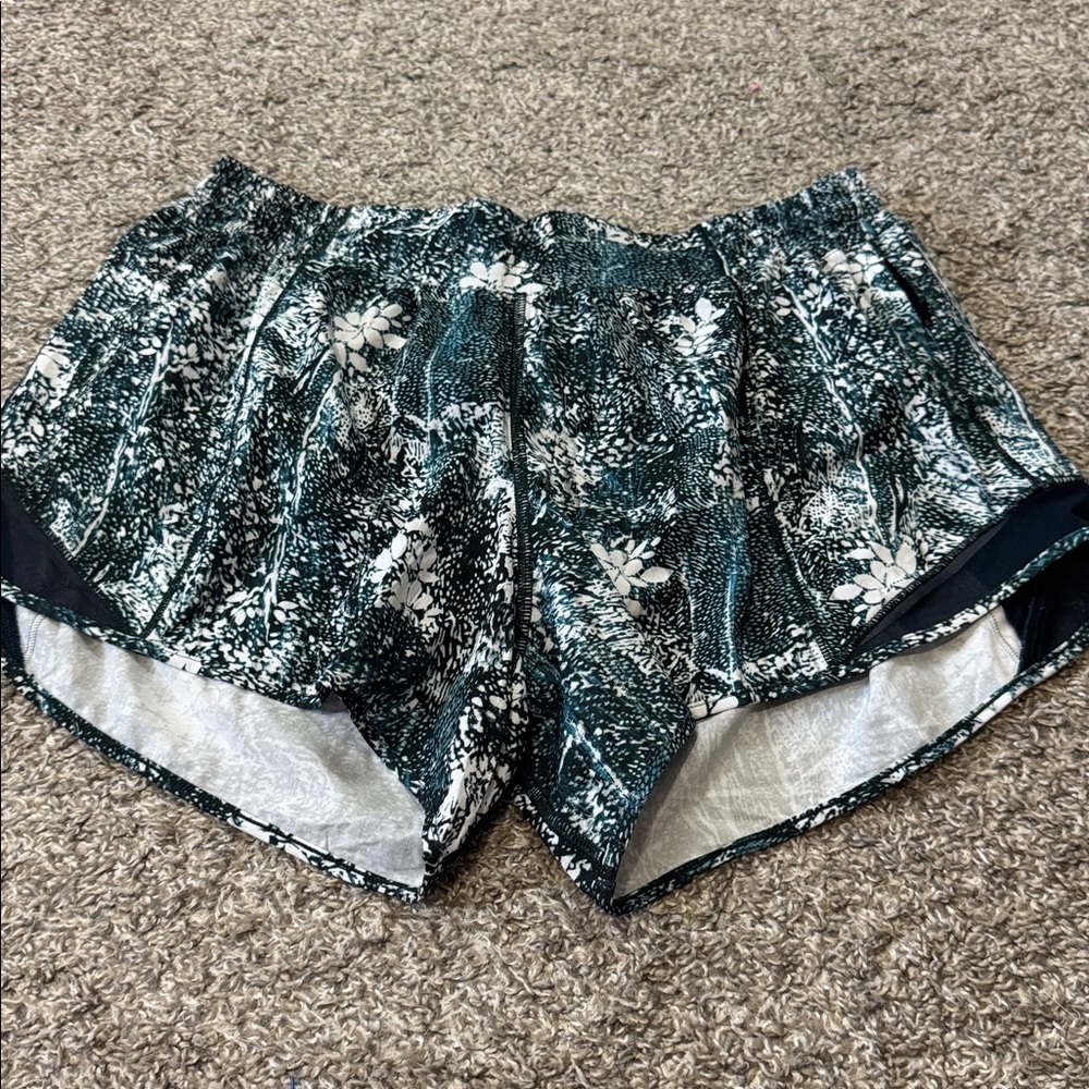 Lululemon Hotty Hot Short II Wildwood White Multi / Nocturnal Teal - Picture 2 of 4